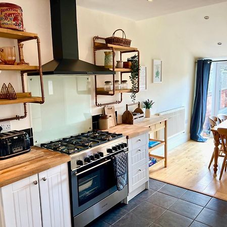 לינקולן Spacious Victorian Townhouse With Cathedral Views מראה חיצוני תמונה