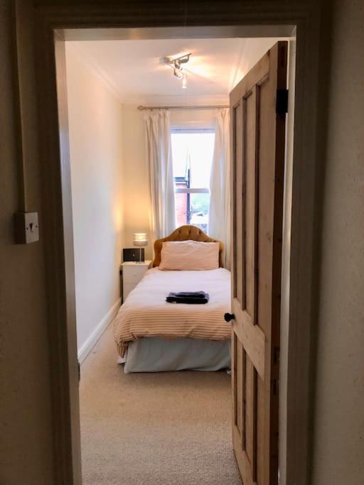 לינקולן Spacious Victorian Townhouse With Cathedral Views מראה חיצוני תמונה